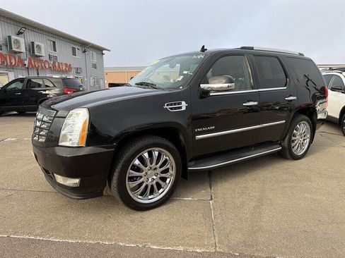 Used 2011 Cadillac Escalade AWD w/ Touring Package image 2