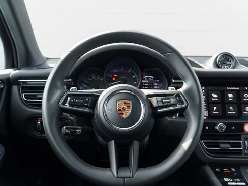 Certified 2026 Porsche Macan AWD/4WD image 23
