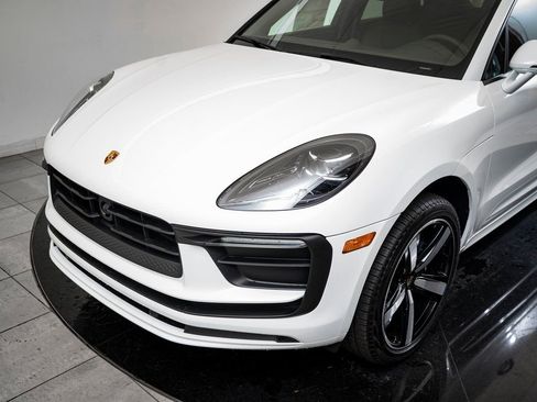 Certified 2026 Porsche Macan AWD/4WD image 14