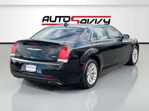 Used 2021 Chrysler 300 Touring w/ Driver Convenience Group RWD image 7