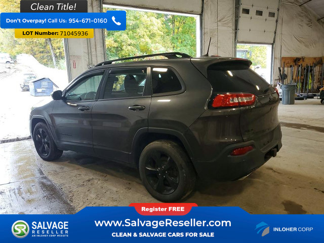 Used 2016 Jeep Cherokee Latitude w/ Cold Weather Group AWD/4WD image 3
