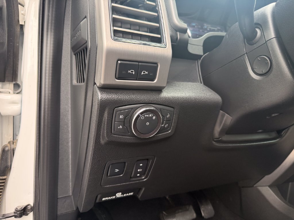 Used 2019 Ford F350 Platinum w/ Platinum Ultimate Package AWD/4WD image 32