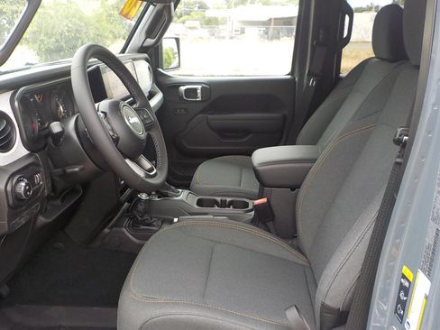 New 2026 Jeep Gladiator Sport AWD/4WD image 17