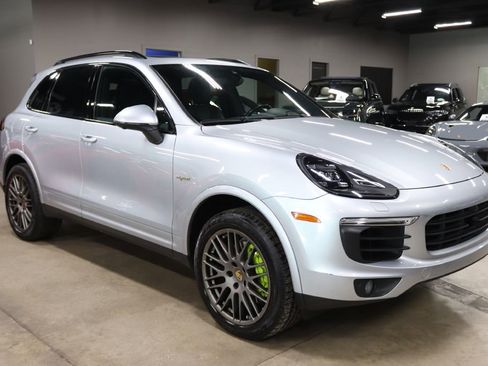 Used 2017 Porsche Cayenne S Platinum image 7