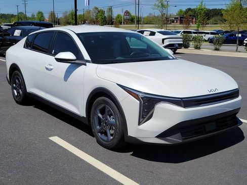 New 2026 Kia K4 LXS image 3