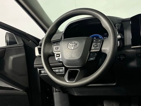 Used 2025 Toyota Camry LE image 13