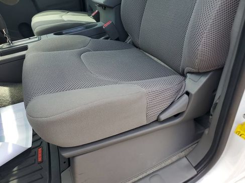 Used 2016 Nissan Frontier SV RWD image 21