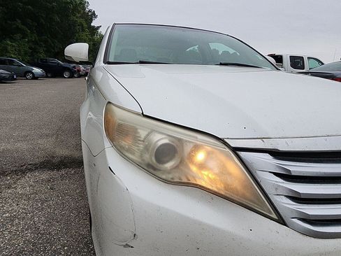 Used 2011 Toyota Avalon Limited FWD image 9