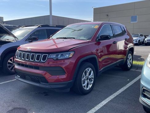 Used 2025 Jeep Compass Sport AWD/4WD image 2