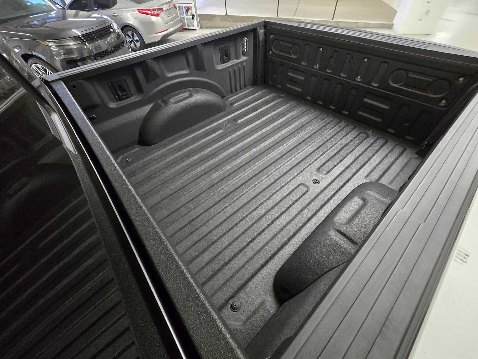 Used 2019 Ford F150 XLT w/ Equipment Group 302A Luxury AWD/4WD image 14
