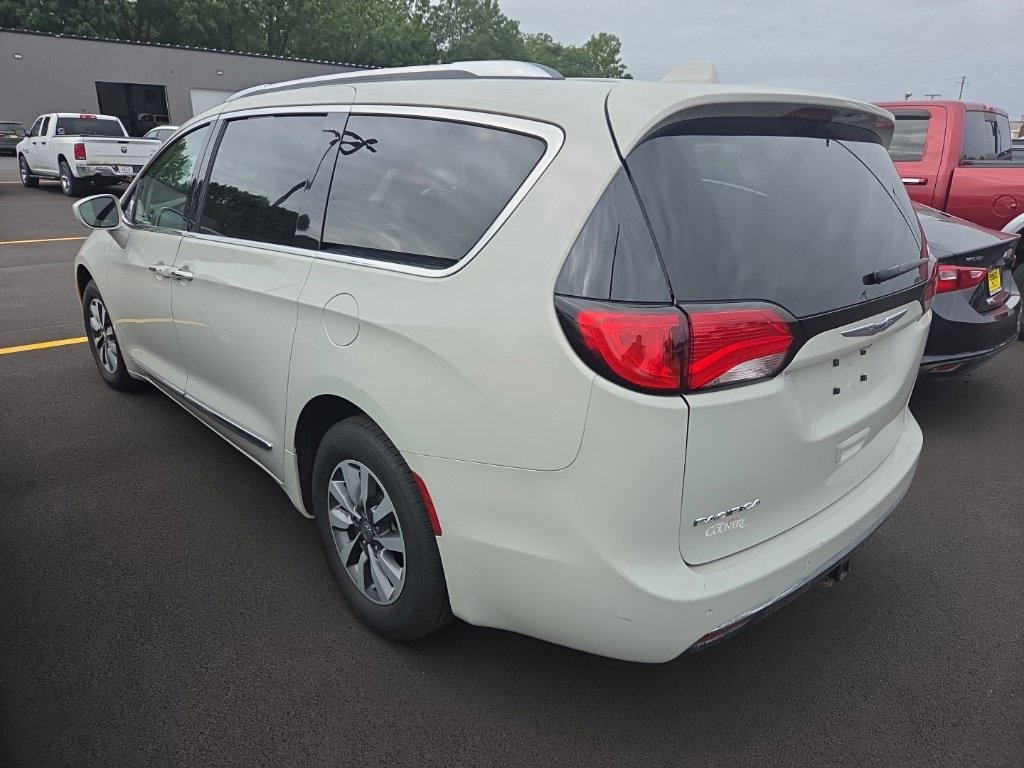 Used 2020 Chrysler Pacifica Touring-L Plus FWD image 2