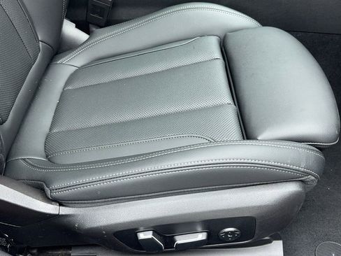 Used 2025 BMW 330i Sedan image 44