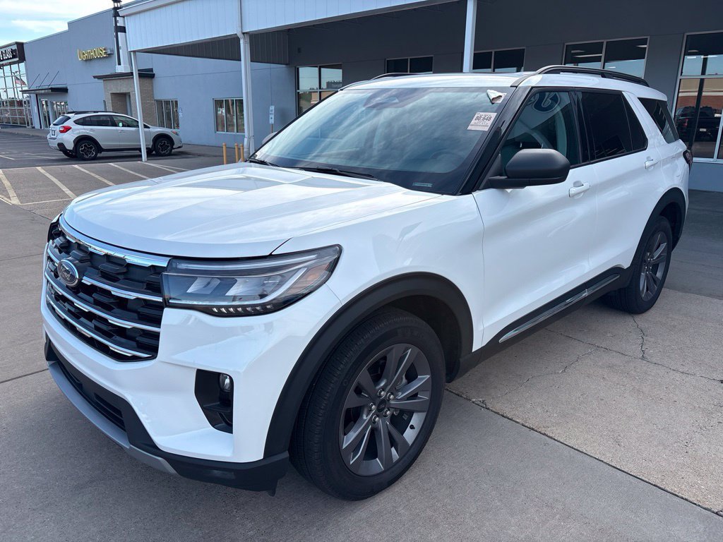 Used 2025 Ford Explorer Active w/ Active Comfort Package AWD/4WD image 2