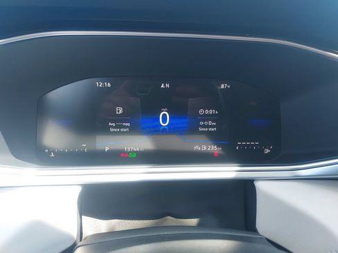 Certified 2025 Volkswagen Taos SE w/ Panoramic Sunroof Package FWD image 12