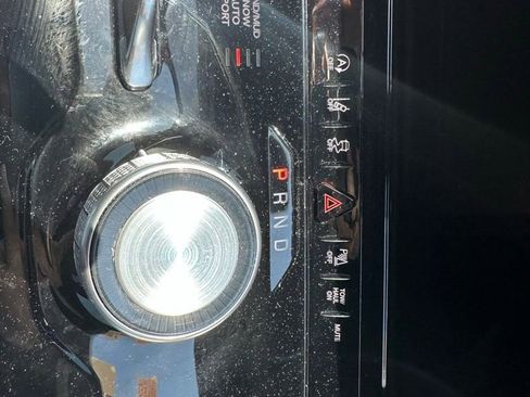 Used 2025 Jeep Wagoneer 4WD image 7