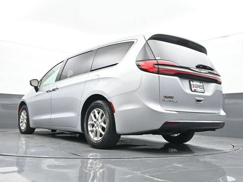 Used 2024 Chrysler Pacifica Touring-L FWD image 51