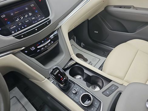 Used 2020 Cadillac XT5 Premium Luxury w/ LPO, Floor Liner Package image 29