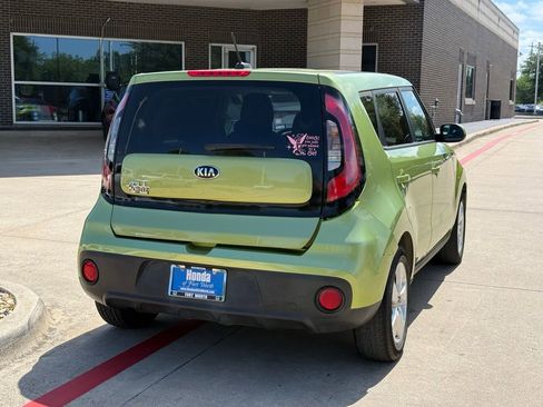 Used 2017 Kia Soul FWD image 6