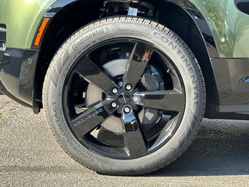 New 2026 Land Rover Defender 110 X-Dynamic SE image 13