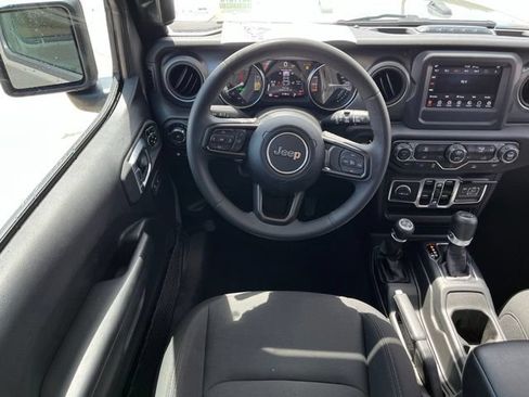 Used 2023 Jeep Wrangler Unlimited AWD/4WD image 13
