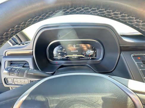 Used 2023 GMC Yukon XL SLE image 12