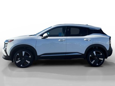 Used 2025 Nissan Kicks SR image 2
