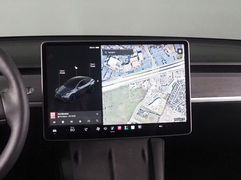 Used 2021 Tesla Model Y Long Range AWD/4WD image 23