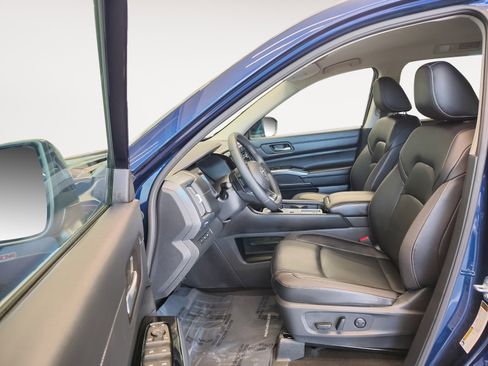 Certified 2024 Nissan Pathfinder SL image 24