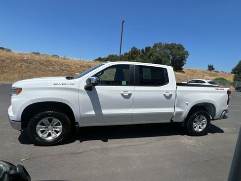 Used 2025 Chevrolet Silverado 1500 LT AWD/4WD image 7