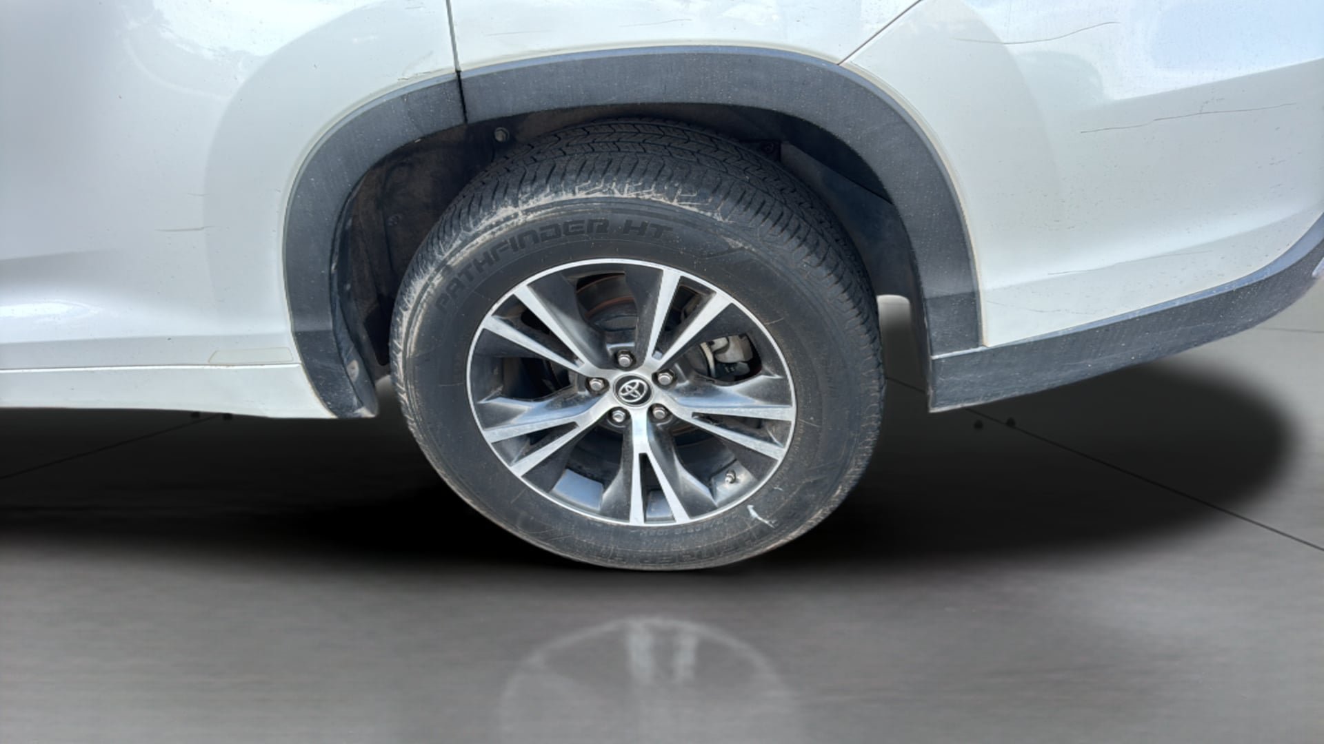 Used 2017 Toyota Highlander LE FWD image 37