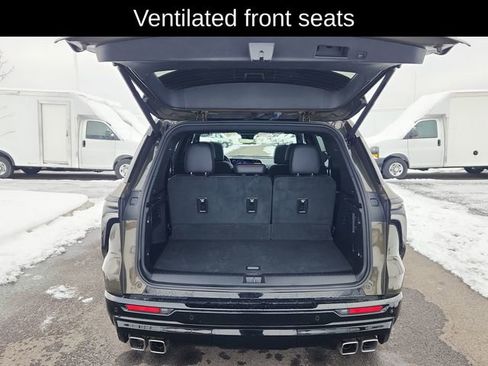 Used 2024 Chevrolet Traverse RS image 31