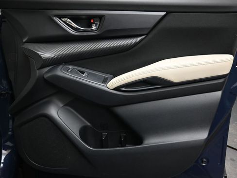 Used 2024 Subaru Ascent Premium w/ Convenience Package image 11