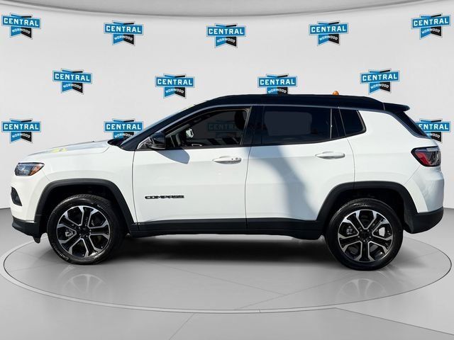 Used 2023 Jeep Compass Limited w/ Sun and Sound Group AWD/4WD image 3