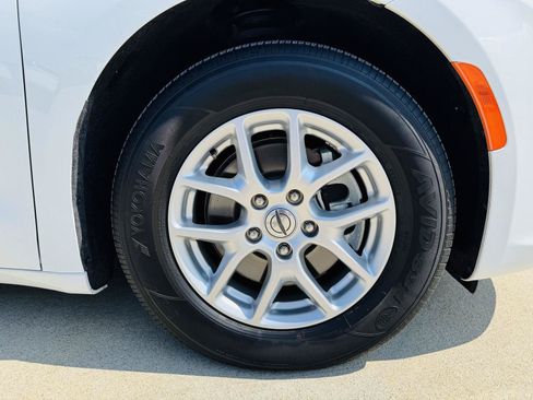 Used 2023 Chrysler Pacifica Touring-L FWD image 43