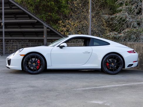 Certified 2019 Porsche 911 Carrera 4S image 2