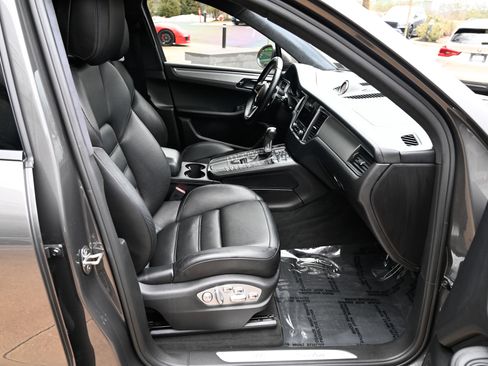 Used 2018 Porsche Macan Turbo image 54