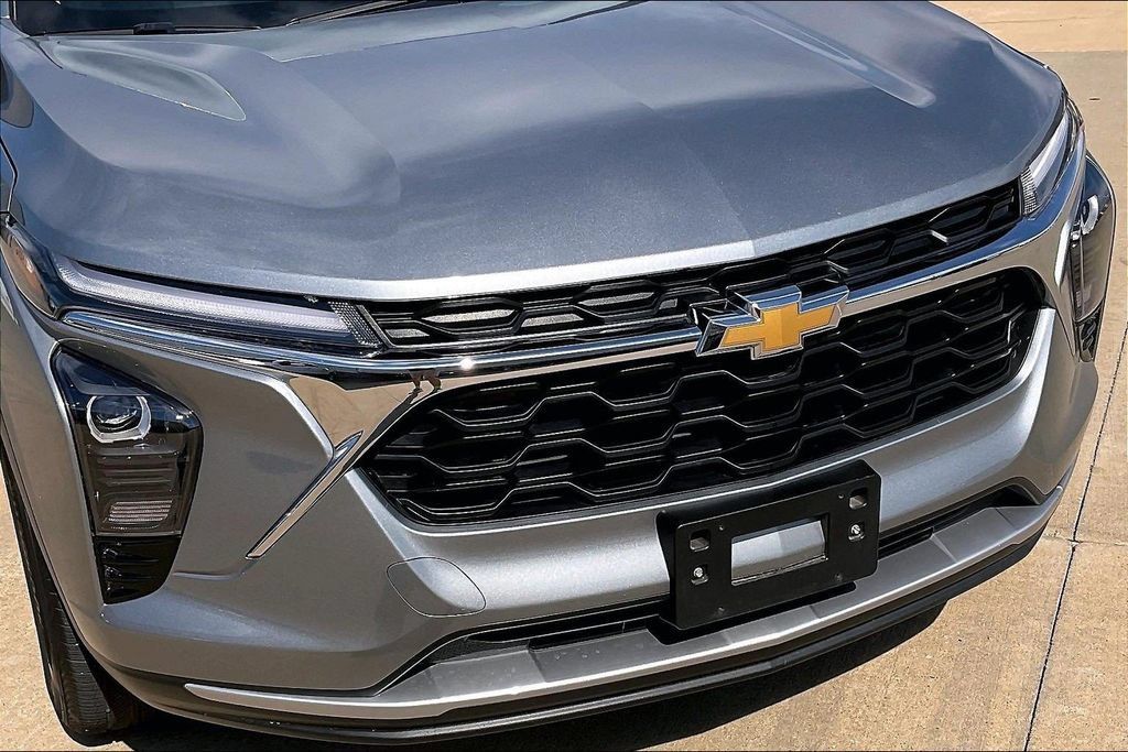 Used 2024 Chevrolet Trax LT FWD image 30