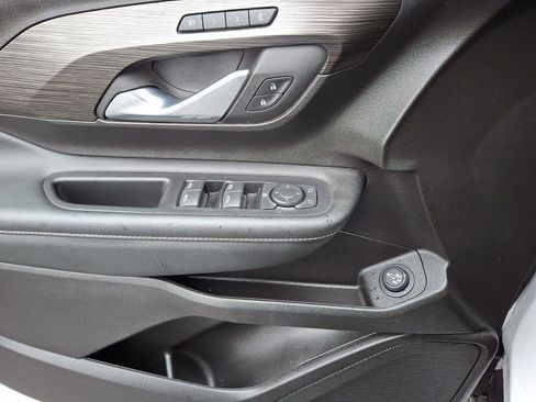 Used 2024 GMC Terrain SLT image 12