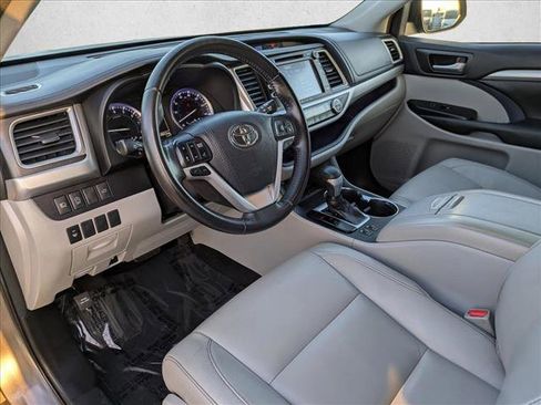 Certified 2018 Toyota Highlander XLE image 10
