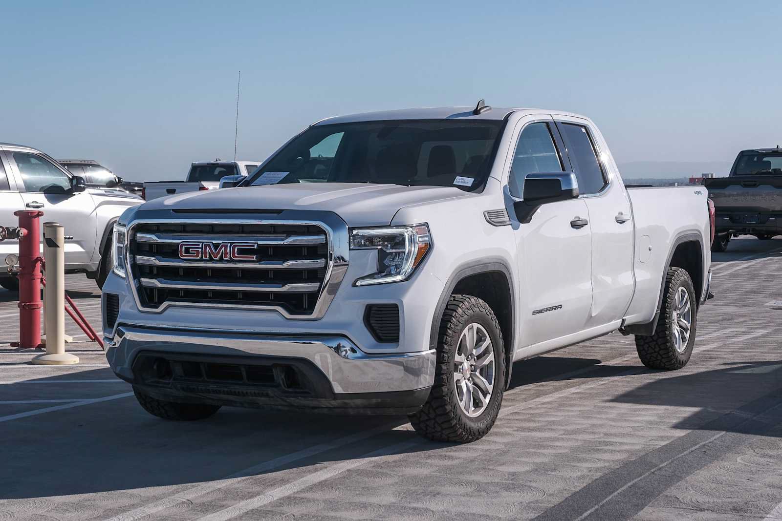 Used 2022 GMC Sierra 1500 SLE AWD/4WD image 1