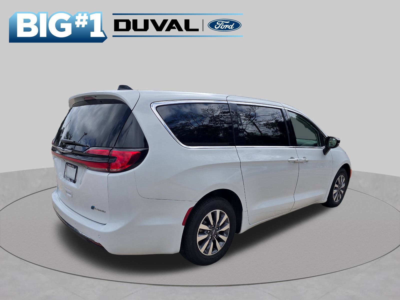 Used 2024 Chrysler Pacifica Limited FWD image 5
