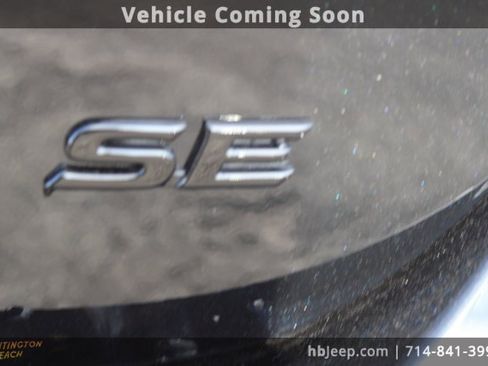 Used 2023 Toyota Camry SE image 6