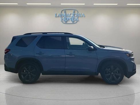 Used 2024 Honda Pilot Sport image 6