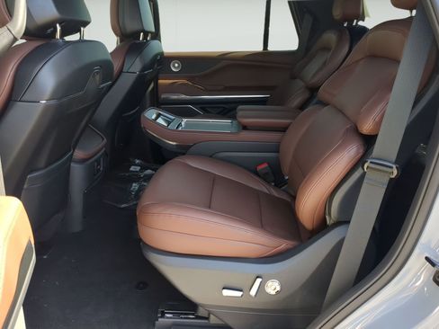 New 2026 Lincoln Navigator Reserve AWD/4WD image 22