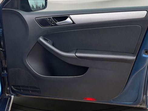 Used 2017 Volkswagen Jetta SE image 27