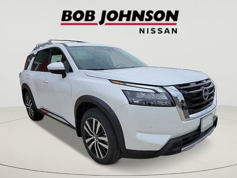 New 2025 Nissan Pathfinder Platinum AWD/4WD image 1