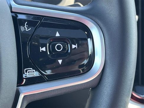 Used 2022 Volvo S60 T8 R-Design image 23