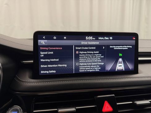 Used 2025 Genesis G70 2.5T image 18