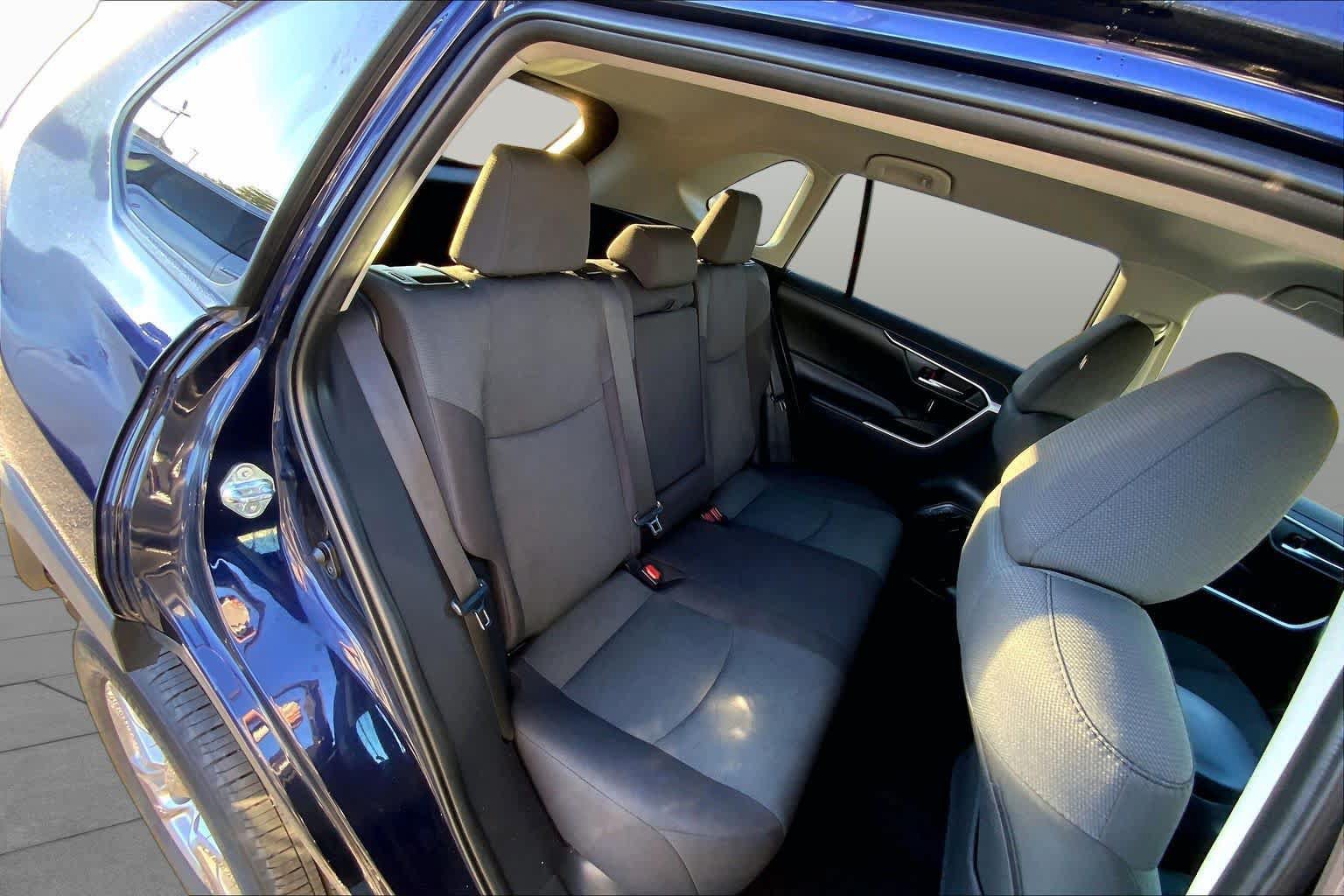 Used 2025 Toyota RAV4 XLE AWD/4WD image 17
