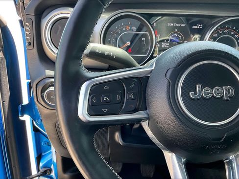 Used 2022 Jeep Wrangler Unlimited Sahara w/ LED Lighting Group AWD/4WD image 22